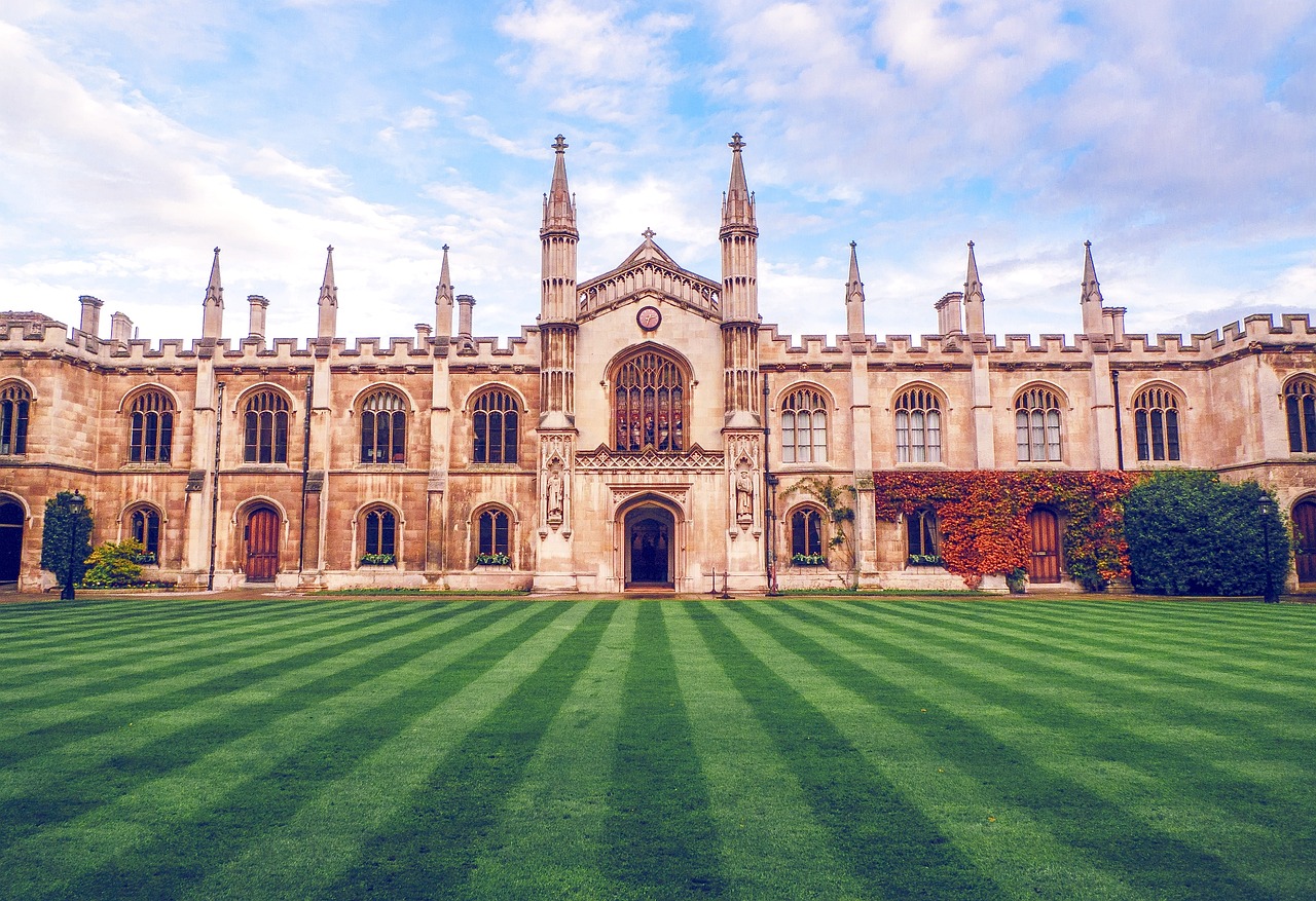 How to choose between American and British Universities